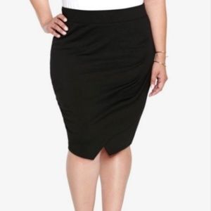 Torrid Pull On Ponte Envelope Skirt NWT Size 1X